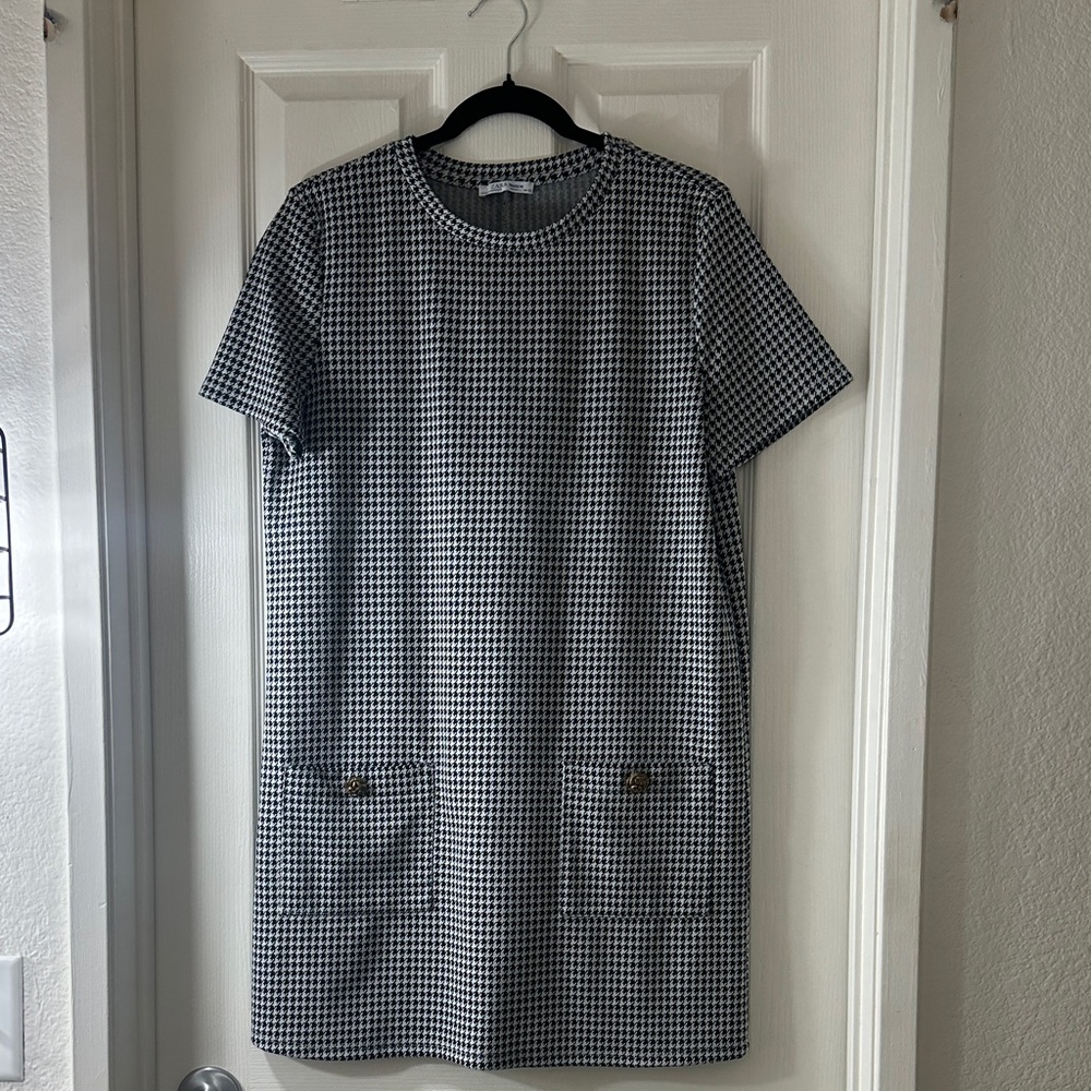 Zara Black & White Houndstooth Short-Sleeve Shift Dress